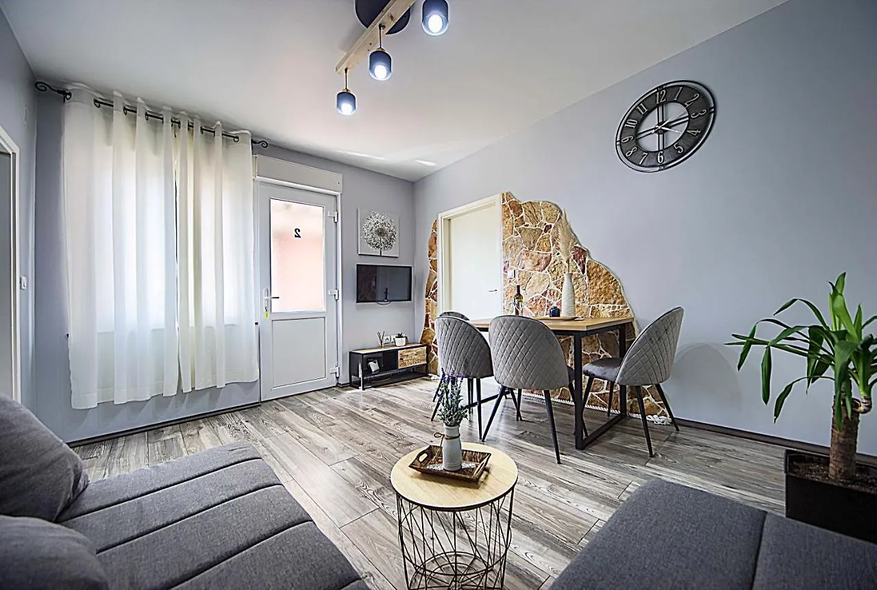 Apartment Korado Pula 0*,