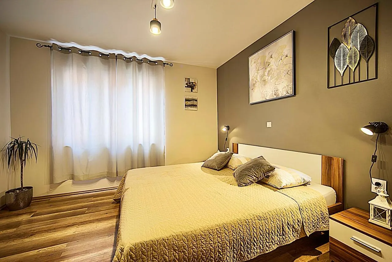 Apartment Korado Pula 0*,  Kroatien